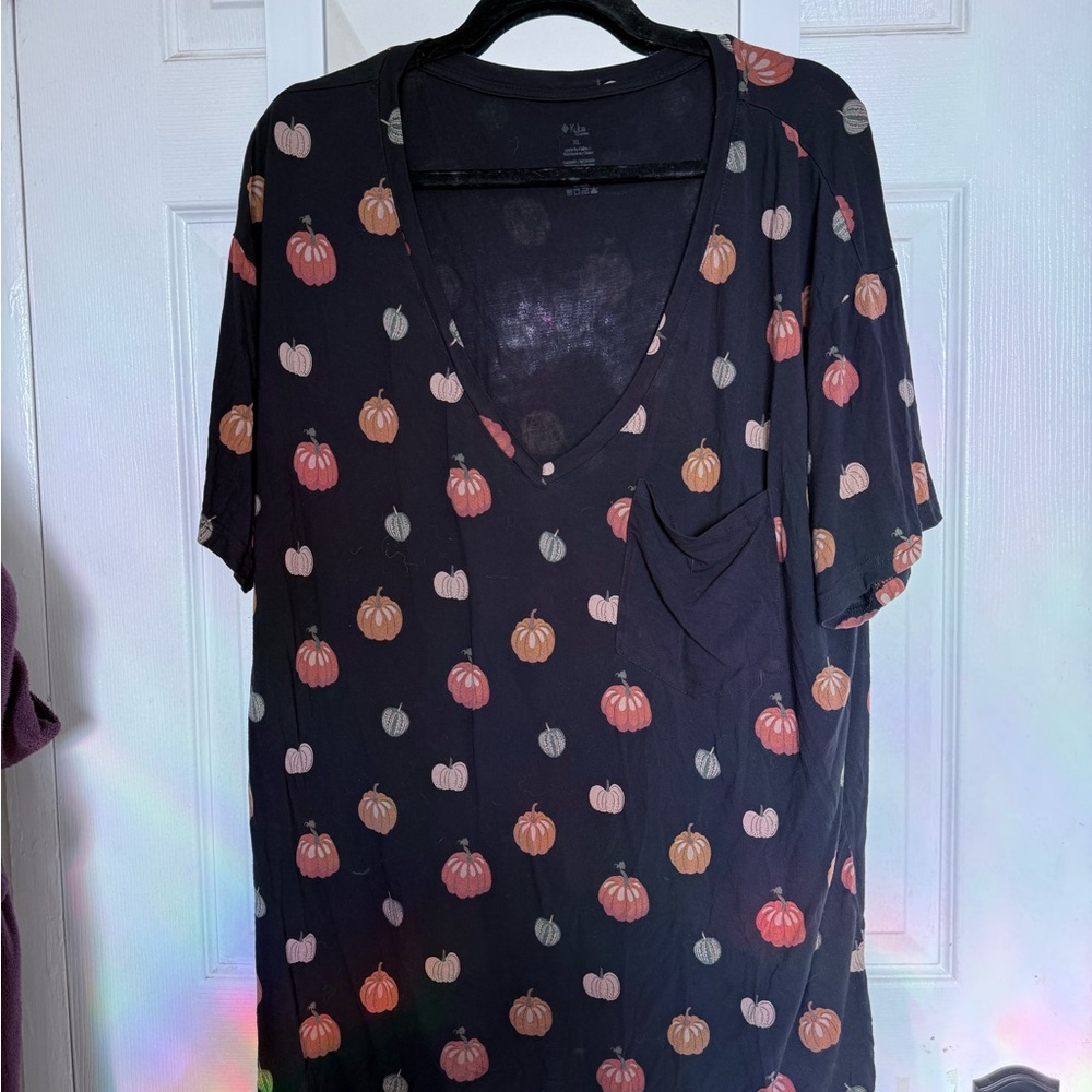 Kyte Baby Women's Black Pumpkin Print V-Neck Halloween Shirt